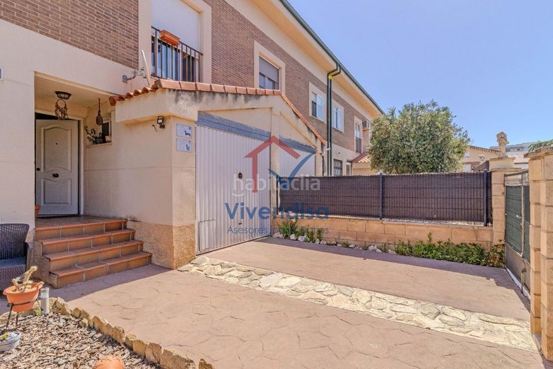 Foto d2510d6d-1dda-48f3-9c8b-7e4a9cdab7dd. Casa adossada amb calefacció aparcament a Alovera