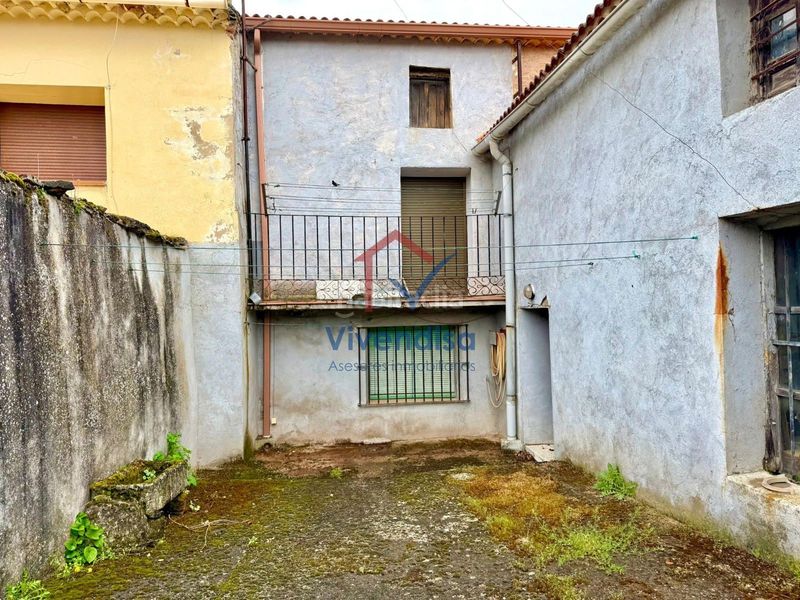 Foto 3c8a231b-6041-41d0-8aaa-eba39401a99f. Casa amb calefacció a Tamajón