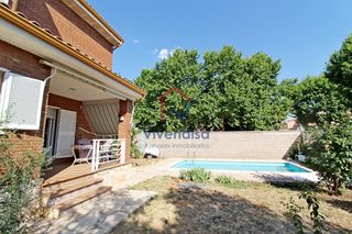 Chalet  Ribera. Chalet independiente con piscina