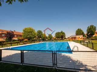 Maison jumelée  Manuel de falla. Chalet adosado con buhardilla, garaje doble y piscina en alovera