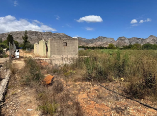 Masia a Palma de Gandía. Terreno rustico, con caseta de 50 m2 estado ruinoso