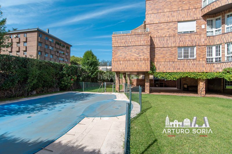 Foto 0af419c1-b6ea-405b-97e8-92a24f65e771. Rent duplex with heating parking pool in Concepción Madrid