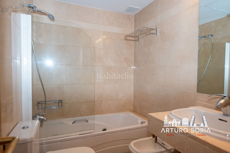 Foto 19915215-5eca-4bb6-89d2-bb3d909ec315. Lloguer pis amb calefacció aparcament piscina a Costillares Madrid