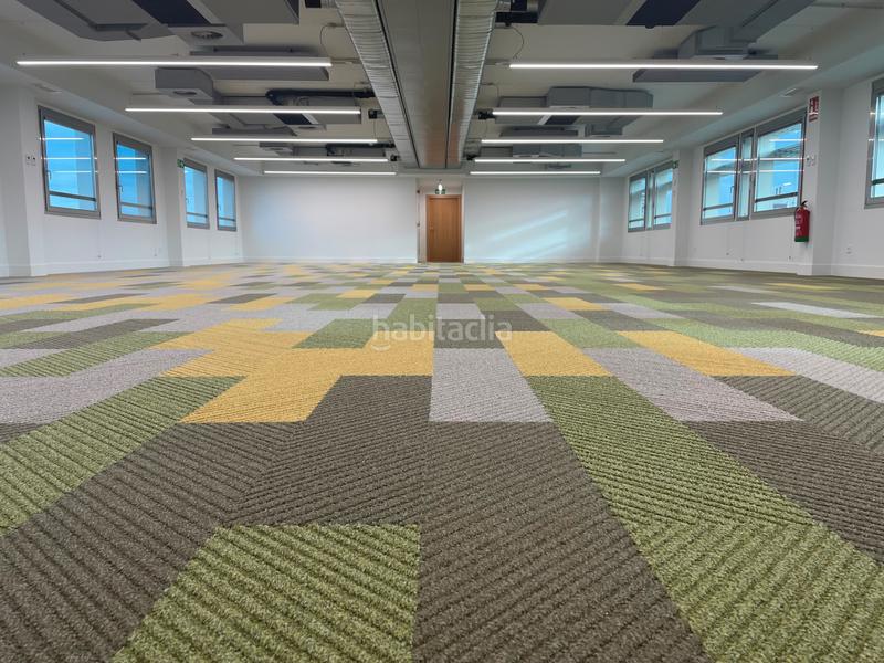 Foto b1ee1464-78f5-4086-b2df-c8f6e1b50abe. Lloguer oficina a calle del golfo de salónica 73 a Madrid