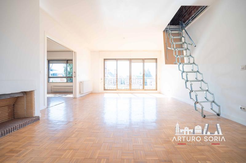 Foto d6341eac-d6c1-433d-b353-c6083f421f0e. Dúplex en Colina Madrid