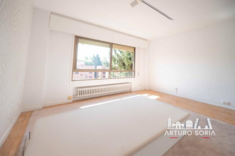 Foto 10e643a7-9677-4c68-a2b3-eec6c7435ca8. Zweistöckige wohnung mit kamin pool in Colina Madrid