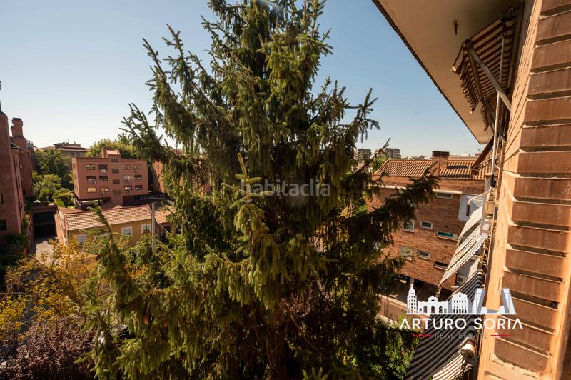 Foto 5432670b-8e06-4d6e-9c0b-5c506af3b294. Zweistöckige wohnung mit kamin pool in Colina Madrid