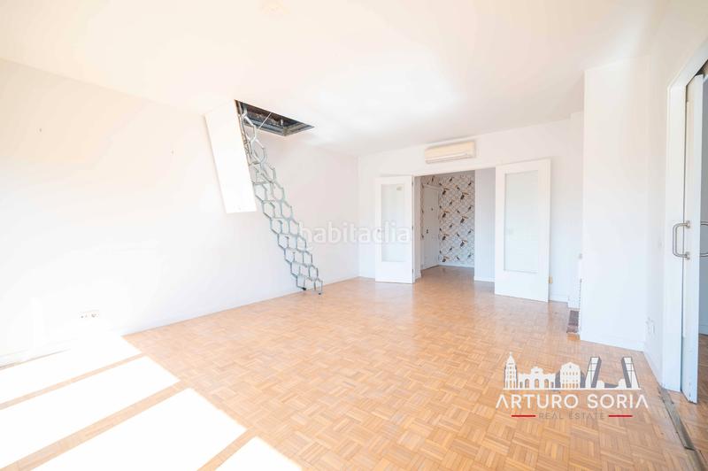 Foto 6e08cb19-4032-4b02-a7ff-09f78cb71207. Zweistöckige wohnung mit kamin pool in Colina Madrid