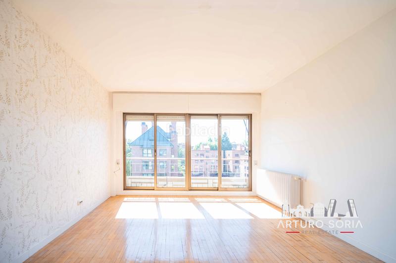 Foto 81b95381-f169-4419-8f10-dae7f6bcd0e5. Zweistöckige wohnung mit kamin pool in Colina Madrid