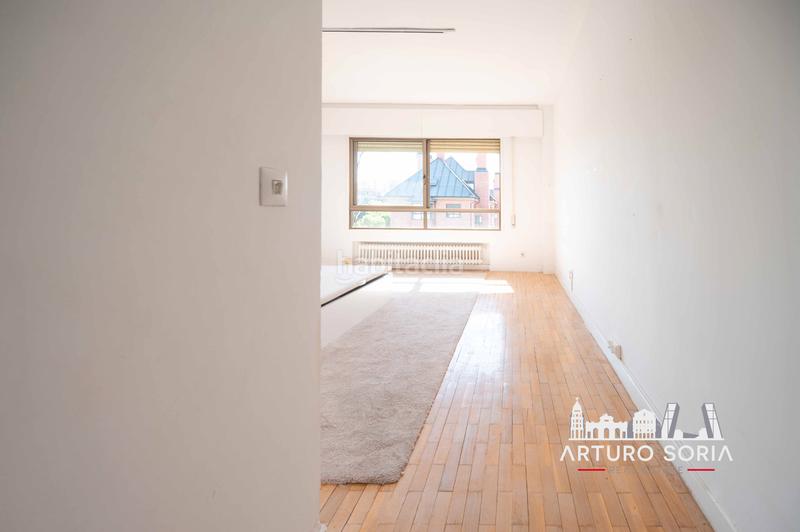 Foto e23e6e2a-3b9f-4e04-867b-52959be5f4a9. Zweistöckige wohnung mit kamin pool in Colina Madrid