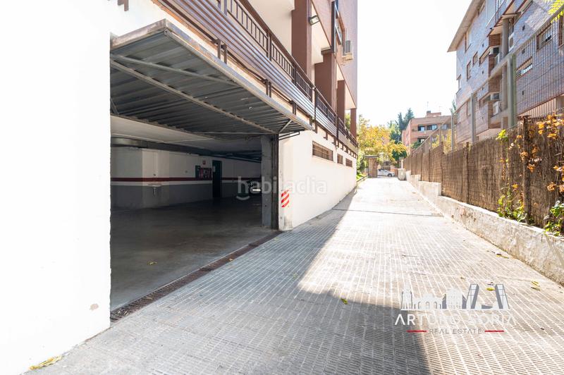 Foto e8bc7a86-7e89-4db1-b1ea-dae70124a76d. Zweistöckige wohnung mit kamin pool in Colina Madrid