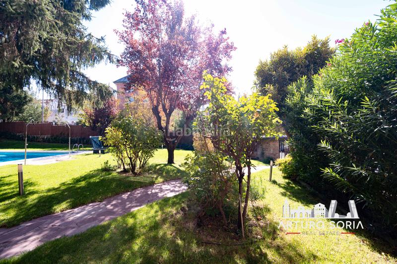 Foto f3c26566-e11c-42f0-bd0e-c8017dbcfd17. Zweistöckige wohnung mit kamin pool in Colina Madrid