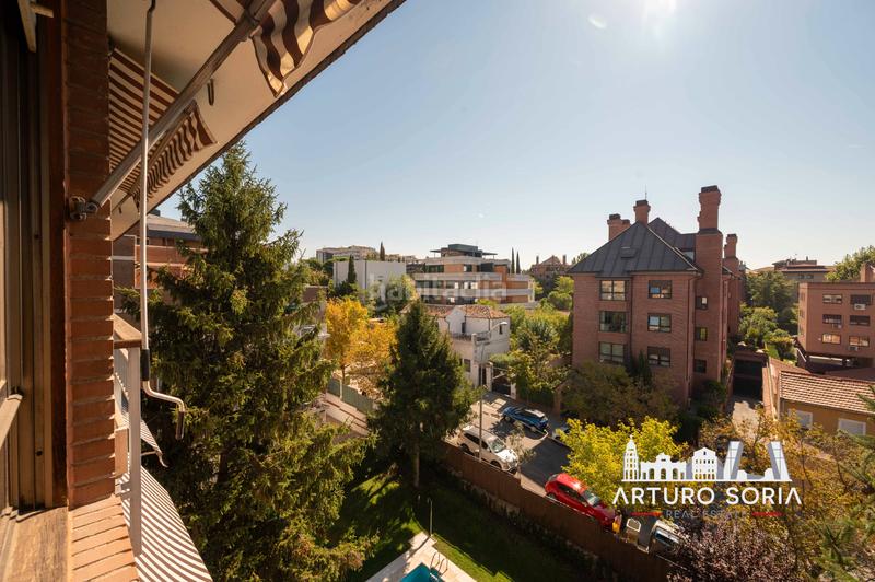 Foto fc03c6d7-1395-4b64-8459-db5f3ea85c88. Zweistöckige wohnung mit kamin pool in Colina Madrid