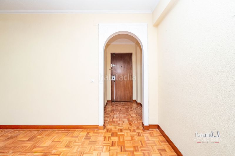 Foto c49a2f59-3d25-4732-9ec7-3e07f181fbaf. Flat with heating in Apóstol Santiago Madrid