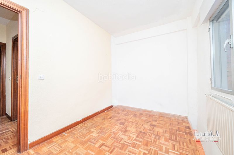 Foto ef069634-07a0-4c4e-b113-d8e8db3a9f17. Flat with heating in Apóstol Santiago Madrid