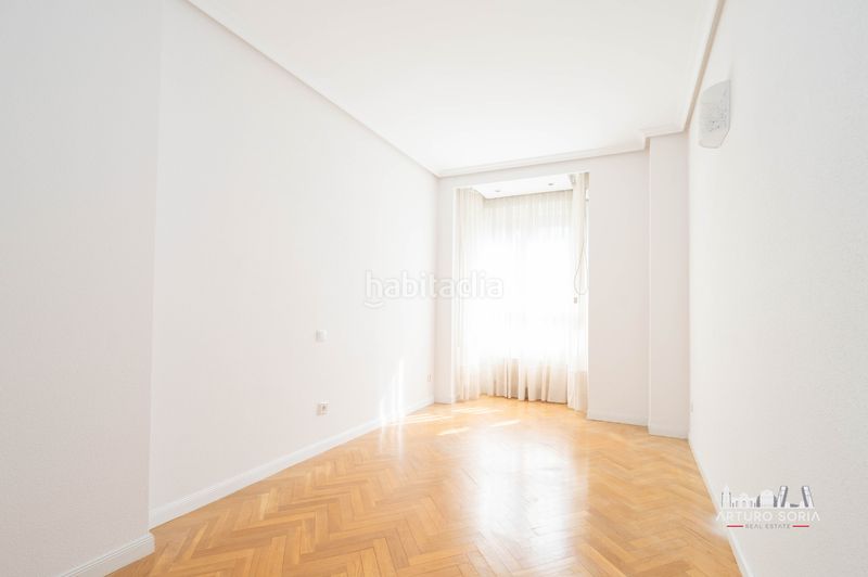 Foto 201ca6ad-48af-4f8e-ac0c-35a16a2b6065. Rent flat with heating pool in Pinar del Rey Madrid