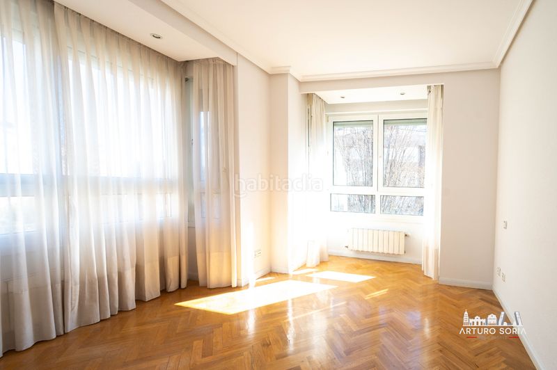 Foto 2f9af052-68aa-4b56-a73d-4c6a04b81766. Rent flat with heating pool in Pinar del Rey Madrid