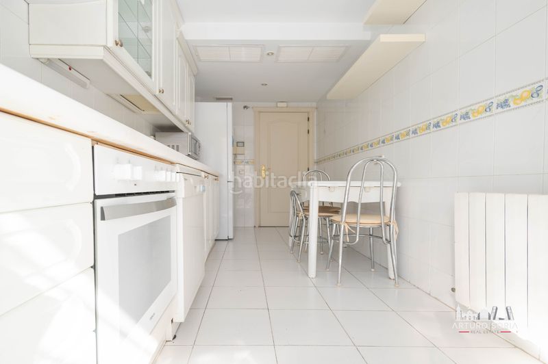 Foto 40065309-c35b-43b4-a360-16c8c9c0a78c. Rent flat with heating pool in Pinar del Rey Madrid