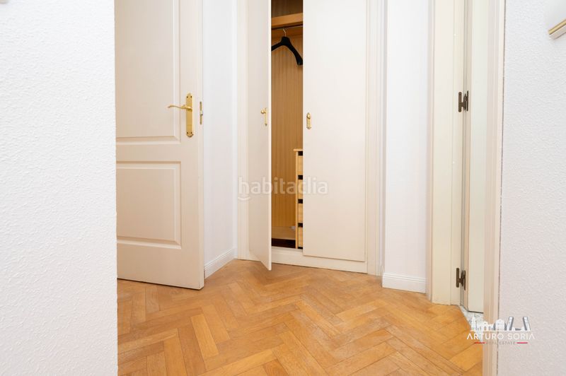 Foto 7b0a856d-f4a3-42a7-9378-702d089cd593. Rent flat with heating pool in Pinar del Rey Madrid