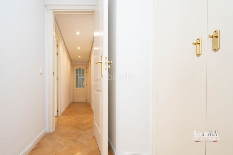 Foto b5eee2d1-3a93-4794-a27e-6057e254fdc8. Rent flat with heating pool in Pinar del Rey Madrid