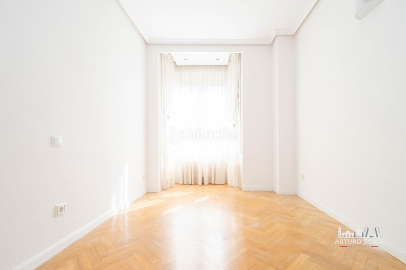 Foto baeaf1d8-a7a4-449c-a246-2138ebf4b333. Rent flat with heating pool in Pinar del Rey Madrid