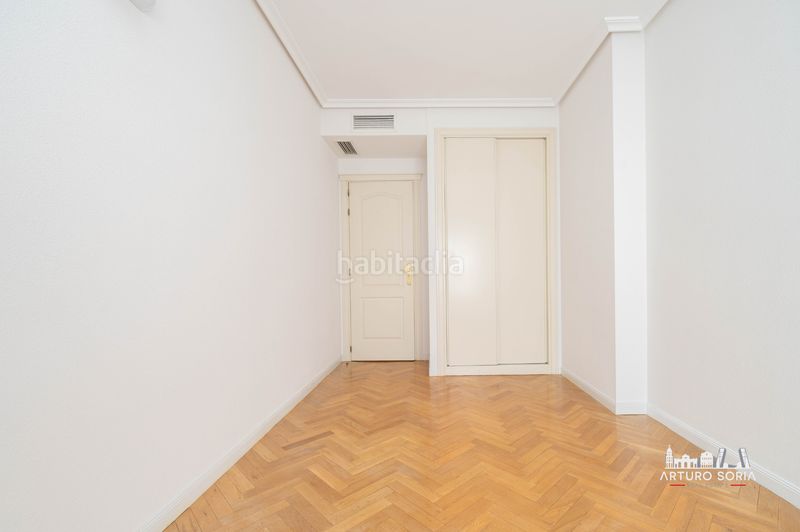 Foto d2ca2d05-0291-4941-a801-1a7c2f2a4059. Rent flat with heating pool in Pinar del Rey Madrid