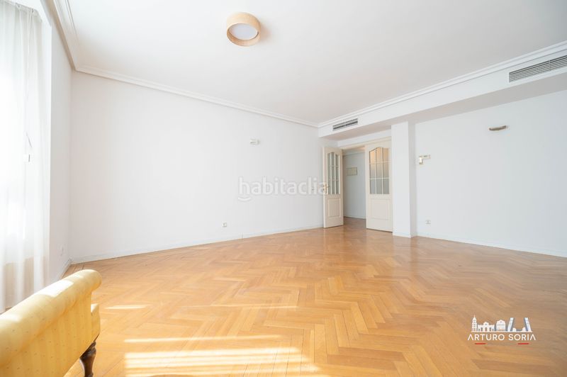 Foto da5fa2af-7089-4139-959c-6821d29697a3. Rent flat with heating pool in Pinar del Rey Madrid