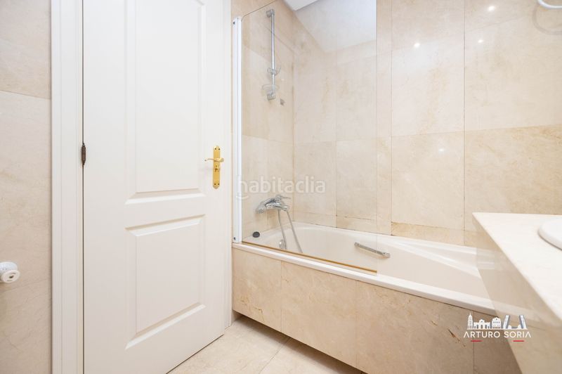 Foto fb040eb2-c619-4bb3-b05f-0f38aaeceaa4. Rent flat with heating pool in Pinar del Rey Madrid