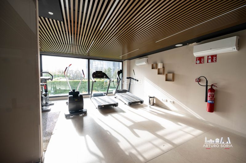 Foto 9499d30b-38c8-4863-a1a1-09e786a960fd. Rent flat with pool in Virgen del Cortijo-Manoteras Madrid