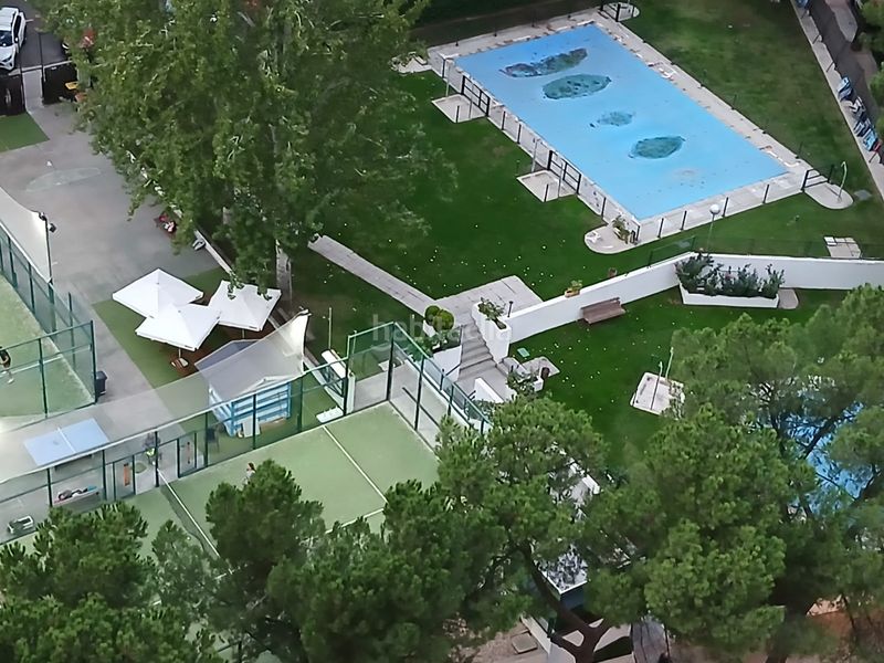 Foto 7e0f3333-992f-42b8-88f0-2273e938f128. Lloguer pis amb piscina a Costillares Madrid