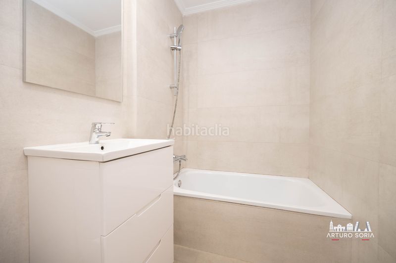 Foto 96e8cc1f-9619-40eb-a3e9-1a4eaeabaf6f. Lloguer pis amb piscina a Costillares Madrid