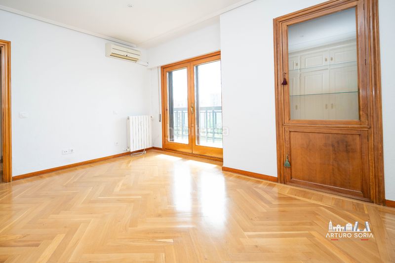 Foto 5b617480-d4b4-4fb3-99ba-78cb09e8ca1b. Rent flat with fireplace pool in Costillares Madrid