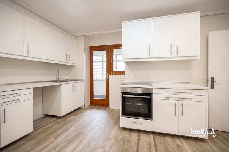 Foto 5ccd4e35-ef03-49a6-a17b-a5bcffeb96dd. Rent flat with fireplace pool in Costillares Madrid