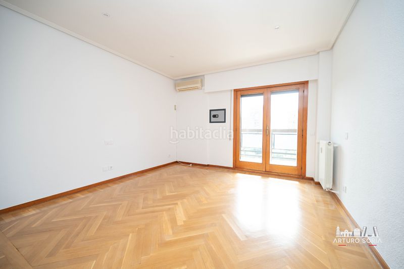 Foto 8a6e8d59-ccdc-41e2-b756-6a89069e2d21. Rent flat with fireplace pool in Costillares Madrid