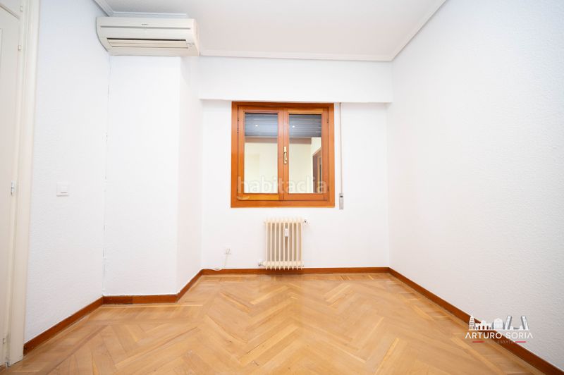 Foto b91bfe4a-a0d6-46ff-8f0d-cc59491cc801. Rent flat with fireplace pool in Costillares Madrid