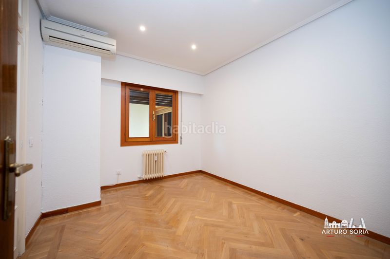 Foto f3765feb-a942-4f9b-b77d-8f3b9d6f8e81. Rent flat with fireplace pool in Costillares Madrid