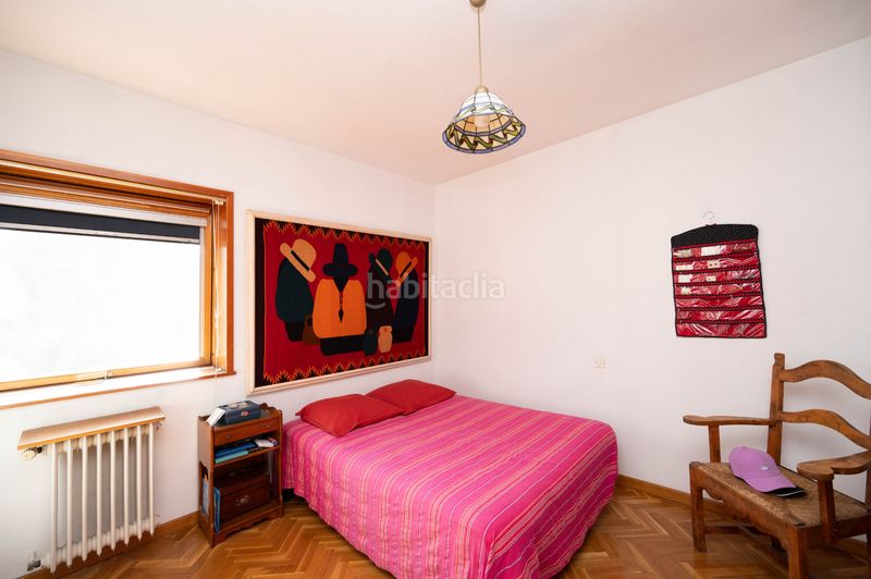 Foto 0f5402b9-b129-4d92-933d-eacde30ab4d0. Casa aparellada a San Juan Bautista Madrid