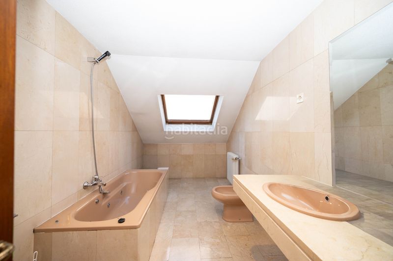 Foto 4a9b387b-240c-41a6-b425-5d55b060545a. Casa aparellada a San Juan Bautista Madrid