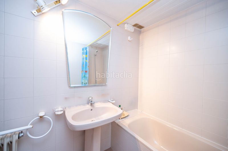 Foto 53f58e55-1b65-41c9-9587-915efefda3af. Casa aparellada a San Juan Bautista Madrid