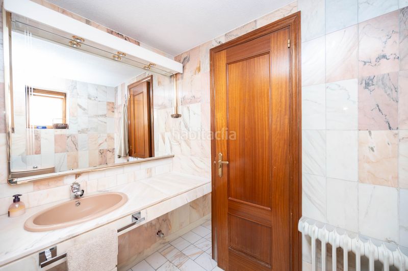 Foto 71a36288-2267-4228-9016-22e1141bfe2f. Casa aparellada a San Juan Bautista Madrid