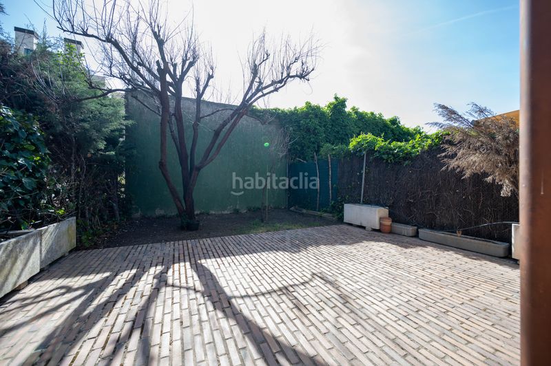 Foto 86fb79c0-8eee-4eed-ad57-ca756ce09a8f. Casa aparellada a San Juan Bautista Madrid