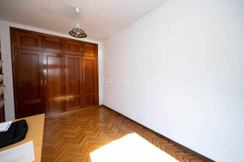 Foto b892f967-ac6b-4560-aa8b-c607ed65a91e. Casa aparellada a San Juan Bautista Madrid