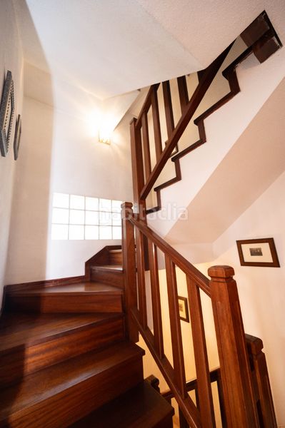 Foto be7435af-94de-44bc-9be2-501da1f70531. Casa aparellada a San Juan Bautista Madrid