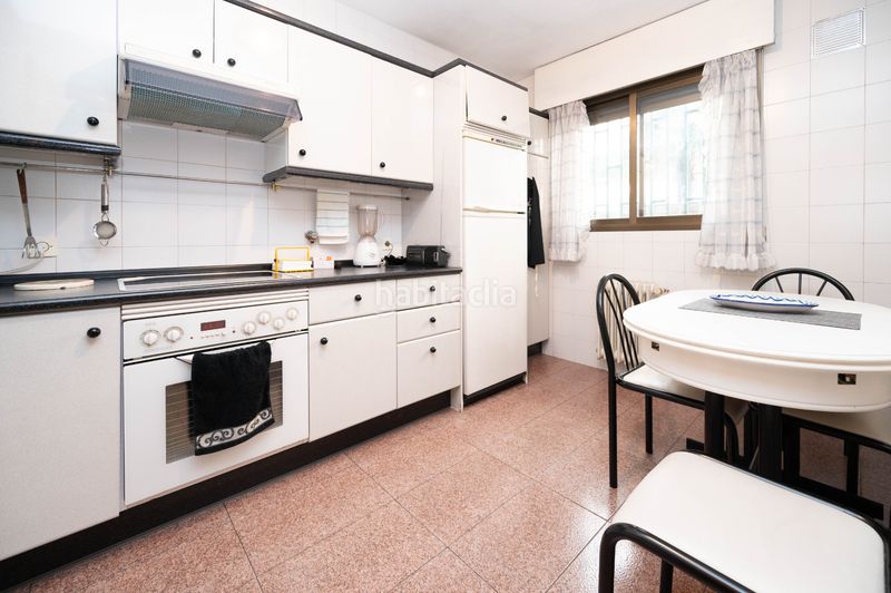 Foto e73c2cde-bb72-462d-b3a5-74b225ef6711. Casa aparellada a San Juan Bautista Madrid