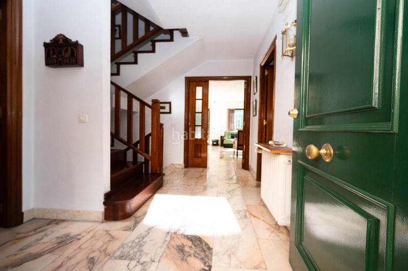 Foto fd1ecc1d-3cf5-46ec-9af8-3127050cc1bf. Casa aparellada a San Juan Bautista Madrid