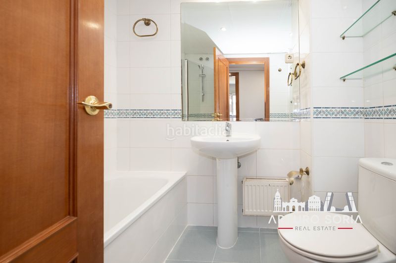 Foto 50c5e760-8437-4a6b-9365-a6cb5bbcc223. Lloguer pis amb piscina a Sanchinarro Madrid