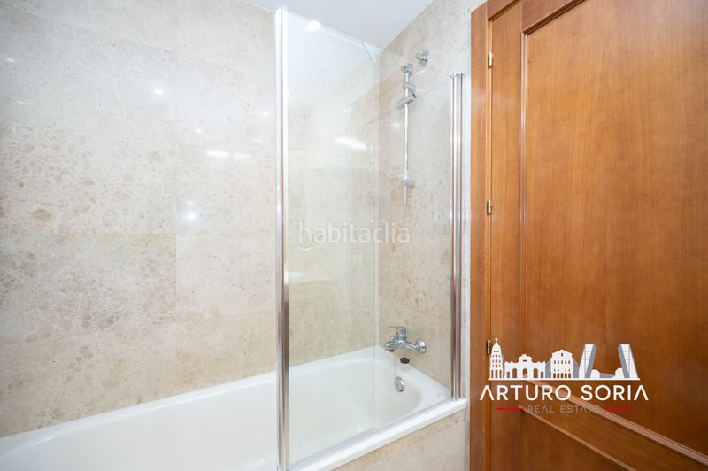 Foto ba9fbded-26c9-4b32-8e4c-63d532d5d481. Lloguer pis amb piscina a Sanchinarro Madrid