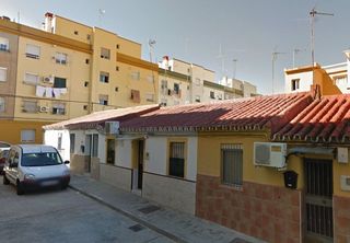 Casa en Calle maria briceño 10. Vivienda en sevilla. finca 36799 50 de titularidad 2ª subasta