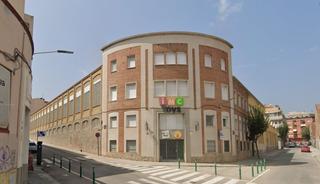 Edifici a Carrer de josep trueta, 15. Edificio de uso industrial y oficinas en terrassa barcelona.