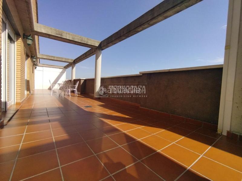 Foto 05dde2ca-d2da-422d-ad27-6cca05ffc276. Àtic amb calefacció aparcament a Sur - PAU 4 Móstoles